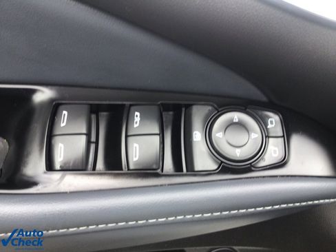 Used 2022 Buick Enclave Essence image 11