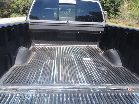 Used 2017 Nissan Titan SV RWD image 10