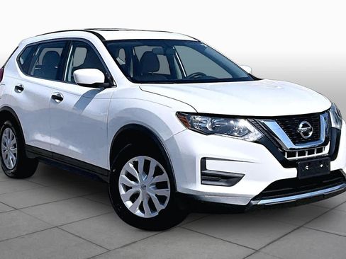 Used 2017 Nissan Rogue S FWD image 3