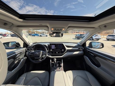 Used 2020 Toyota Highlander Limited image 9