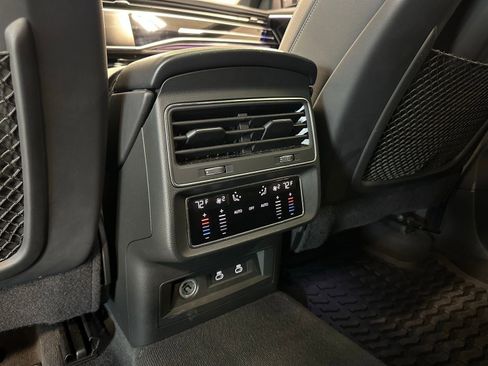Used 2023 Audi Q8 Premium Plus w/ Premium Plus Package image 38