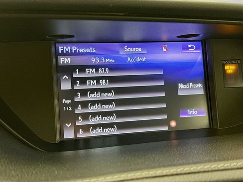 Used 2018 Lexus ES 350 w/ Luxury Package w/Wood Trim image 21