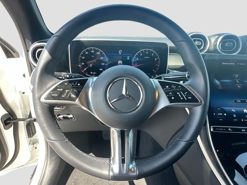 Used 2025 Mercedes-Benz GLC 300 image 10