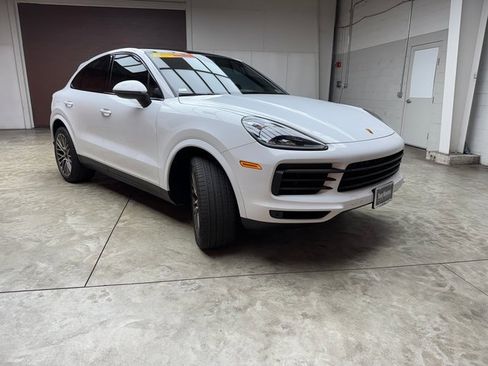 Used 2022 Porsche Cayenne Platinum Edition image 8