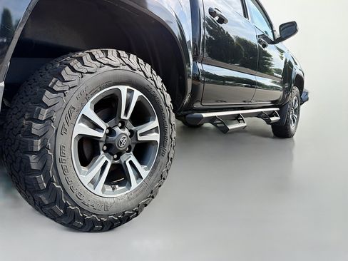 Used 2017 Toyota Tacoma TRD Sport w/ Tow Package (A/T) AWD/4WD image 12