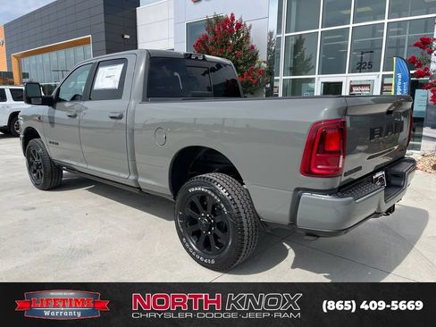 New 2026 RAM 2500 Laramie AWD/4WD image 18