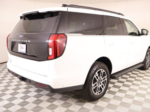 Used 2025 Ford Expedition Active AWD/4WD image 25