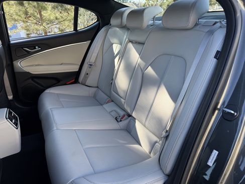 Used 2025 Genesis G70 2.5T image 40