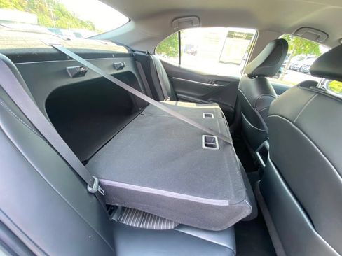 Used 2022 Toyota Camry SE FWD image 27