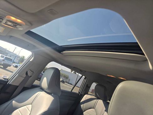 Used 2020 Toyota Highlander XLE image 25