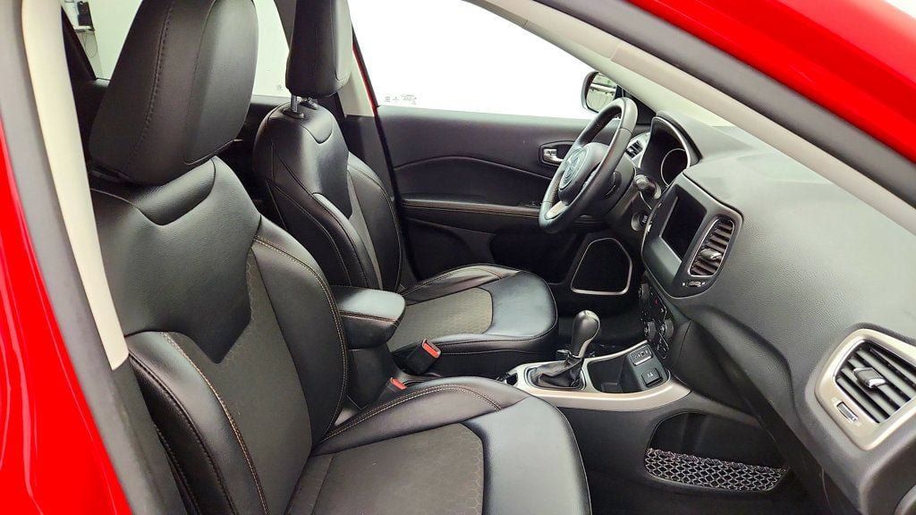 Used 2019 Jeep Compass Latitude FWD image 23