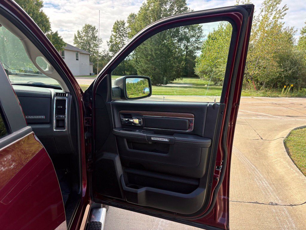 Used 2016 RAM 1500 Laramie w/ Convenience Group AWD/4WD image 32