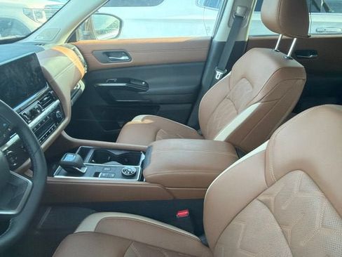 Used 2026 Nissan Pathfinder Platinum w/ Cargo Package AWD/4WD image 4