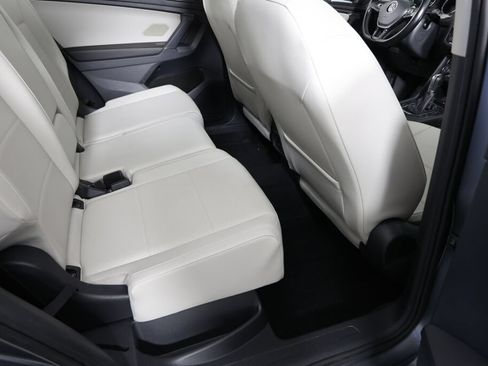 Used 2018 Volkswagen Tiguan SE AWD/4WD image 22