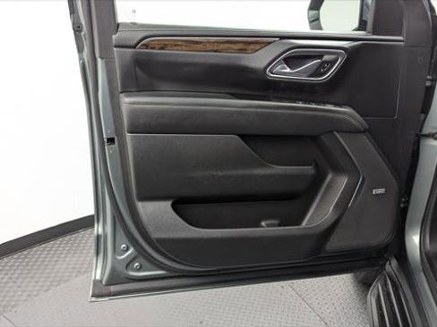 Used 2023 Chevrolet Suburban Premier image 13