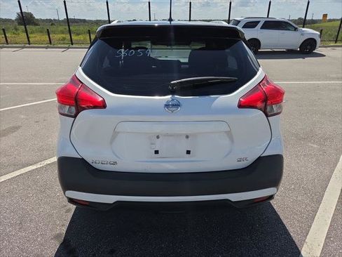 Used 2019 Nissan Kicks SR FWD image 7