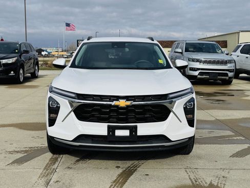 Used 2025 Chevrolet Trax LT w/ LT Convenience Package image 30