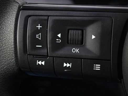 Used 2025 Nissan Kicks SV image 33