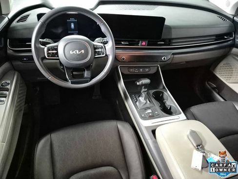 Used 2025 Kia Carnival FWD image 10