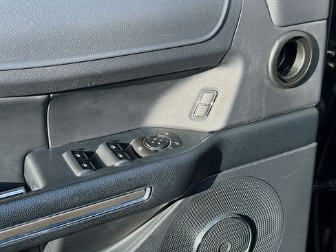 Used 2022 Ford Expedition XLT image 15