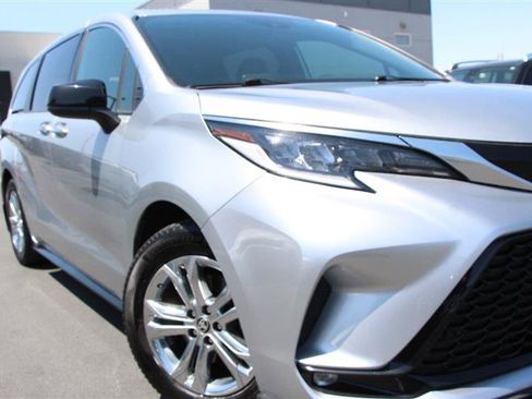 Used 2021 Toyota Sienna XSE AWD/4WD image 47