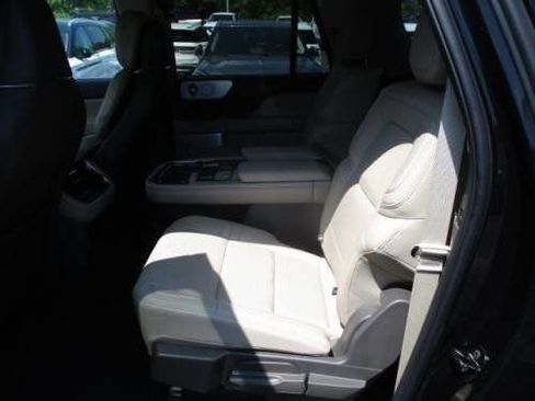 Used 2024 Lincoln Navigator L Reserve image 6