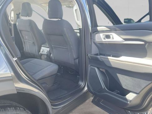 Used 2025 Ford Explorer Active image 18