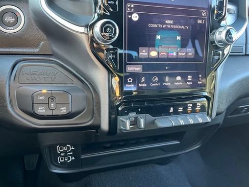 Certified 2025 RAM 2500 Big Horn AWD/4WD image 24