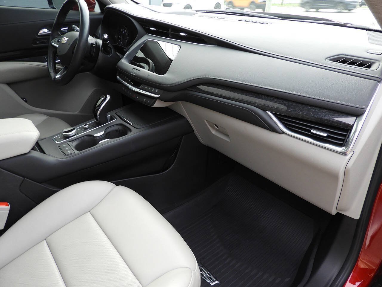 Used 2021 Cadillac XT4 Premium Luxury AWD/4WD image 38
