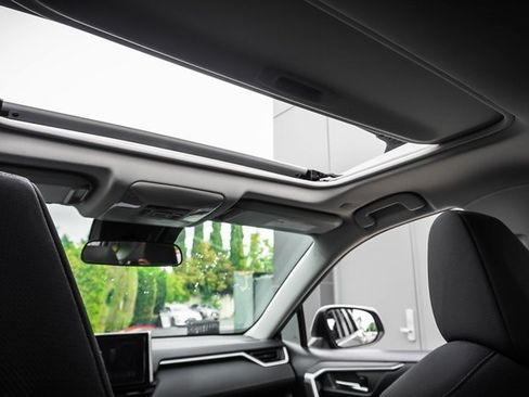 Used 2024 Toyota RAV4 XLE image 21