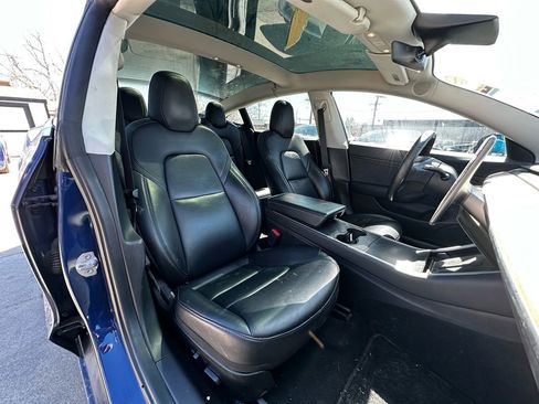 Used 2019 Tesla Model 3 Standard Range Plus image 5