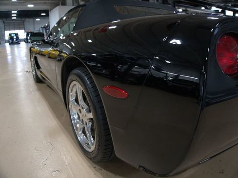 Used 2002 Chevrolet Corvette w/ Preferred Equipment Group2 image 18