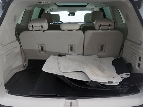 Used 2025 Buick Enclave Avenir image 11