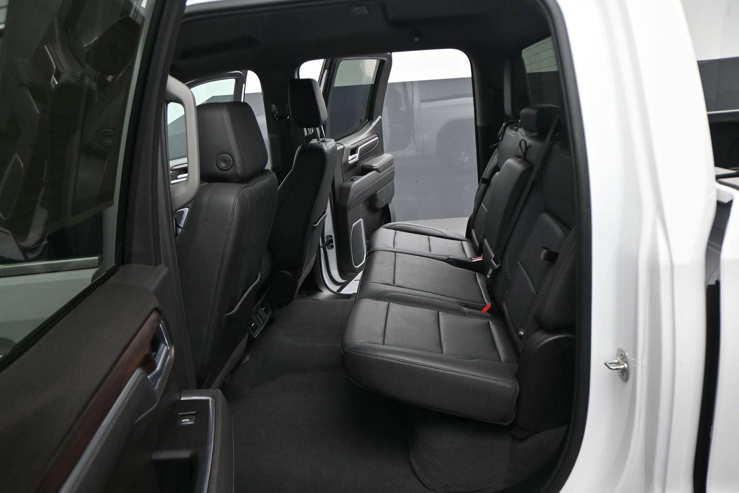 Used 2026 GMC Sierra 1500 SLT RWD image 3