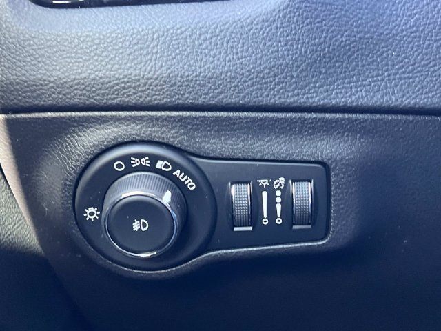 Used 2019 Jeep Compass Limited AWD/4WD image 27