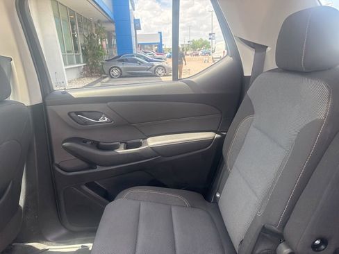 Used 2020 Chevrolet Traverse LT image 15