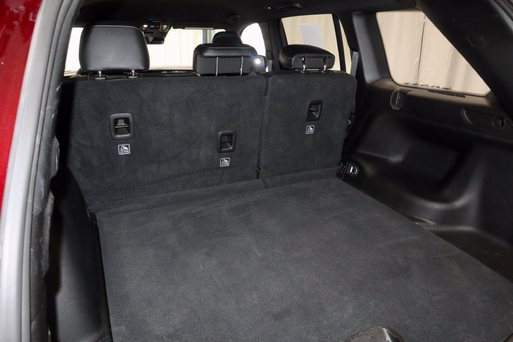 Used 2025 Jeep Grand Cherokee Altitude AWD/4WD image 15