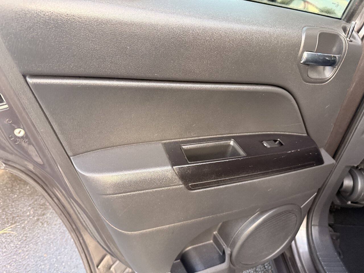 Used 2015 Jeep Patriot High Altitude AWD/4WD image 9