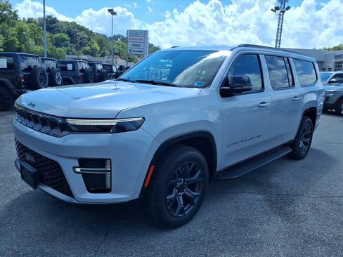 New 2026 Jeep Grand Wagoneer L Limited w/ 8-Passenger Seating Package AWD/4WD image 8