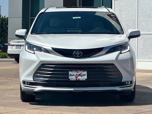 New 2026 Toyota Sienna Limited FWD image 10