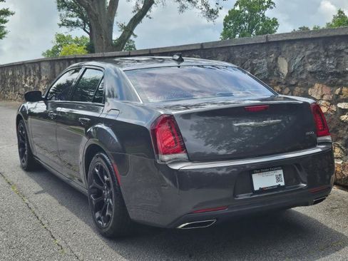 Used 2019 Chrysler 300 Touring w/ Sport Appearance Package RWD image 11