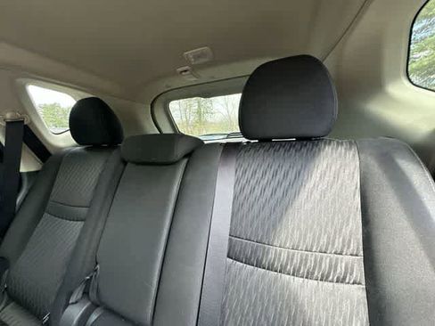 Used 2018 Nissan Rogue SV w/ Premium Package image 16