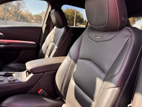 Used 2024 Cadillac XT4 Premium Luxury image 35