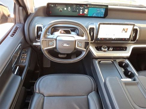 Used 2025 Ford Expedition Max Platinum image 11