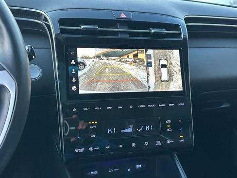 Used 2024 Hyundai Tucson Limited image 16