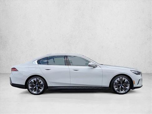 Used 2024 BMW i5 eDrive40i w/ Convenience Package RWD image 4