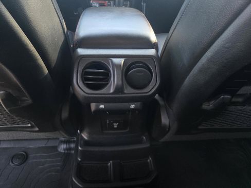 Used 2021 Jeep Wrangler Unlimited Rubicon AWD/4WD image 6
