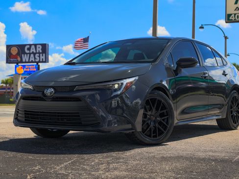 Used 2023 Toyota Corolla LE image 1