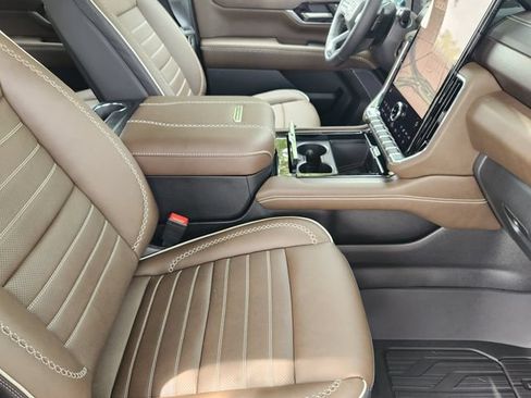 Used 2026 GMC Yukon Denali Ultimate w/ LPO, Floor Liner Package AWD/4WD image 10