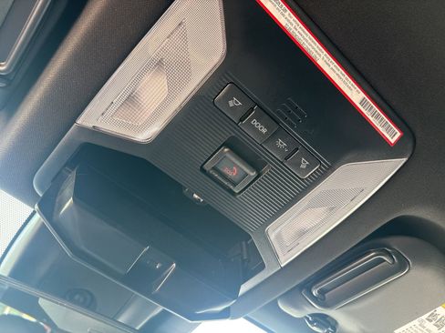 Used 2022 Toyota RAV4 SE AWD/4WD image 32